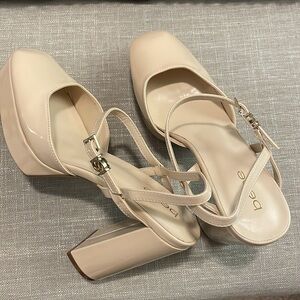 Bebe Janysa Platforms Size 10 Nude Patent Leather Square Toe Chunky Block Heel